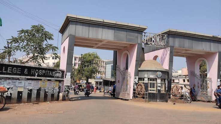 ଏମିତି ଆମ ବଡ଼ ମେଡିକାଲ...