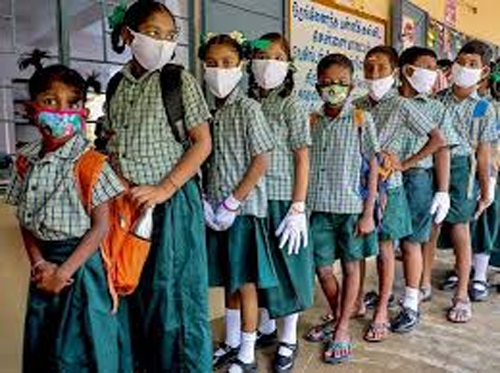 କଡ଼ ଲେଉଟାଉଛି କରୋନା! ସ୍କୁଲ୍‌ ପିଲାଙ୍କୁ ନେଇ ଏମିତି କହିଲେ ସ୍ବାସ୍ଥ୍ୟ ନିର୍ଦ୍ଦେଶକ