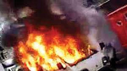 ସ୍କୁଲ୍‌ ଗାଡ଼ିରେ ଲାଗିଲା ନିଆଁ, ସମସ୍ତ ଛାତ୍ରଛାତ୍ରୀ ସୁରକ୍ଷିତ