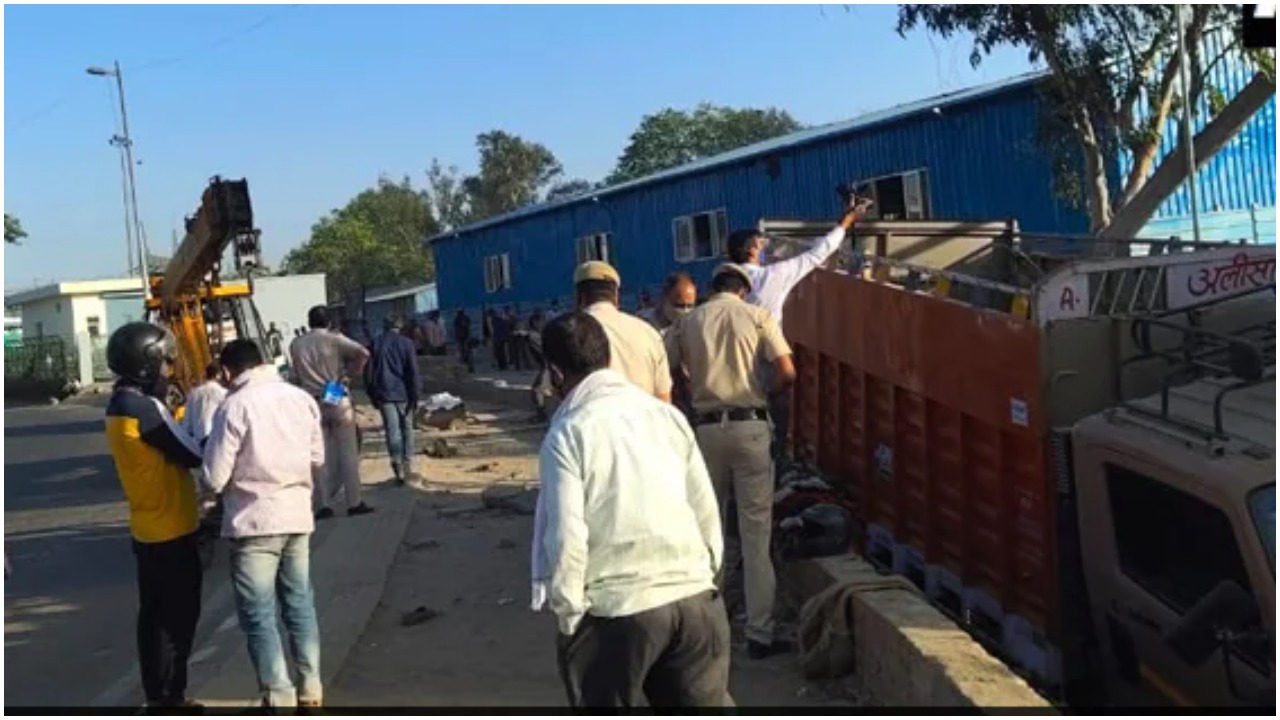 ଶୋଇଥିଲେ ମାଡ଼ିଗଲା ଟ୍ରକ