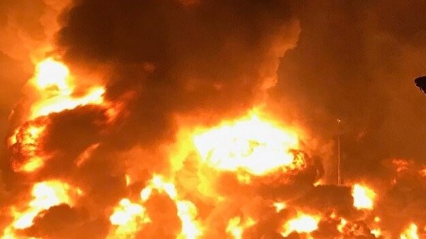 ତେଲ ଟ୍ୟାଙ୍କର ଫାଟି ୪ ଜଳିଗଲେ