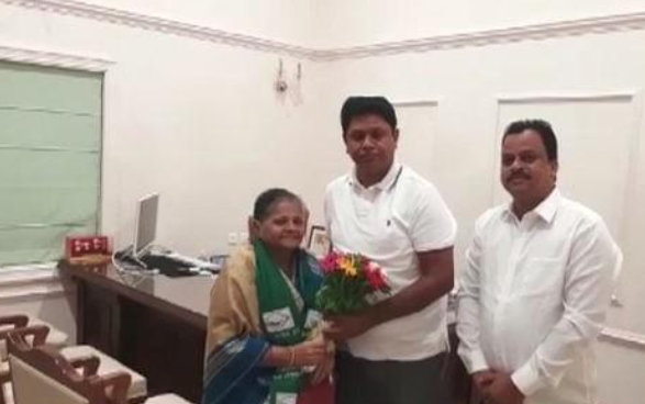 ବିଜେଡି ରେ ଯୋଗ ଦେଲେ ମିନତି ପଟ୍ଟନାୟକ, ଜାଣନ୍ତୁ କିଏ ଏହି ମିନତି