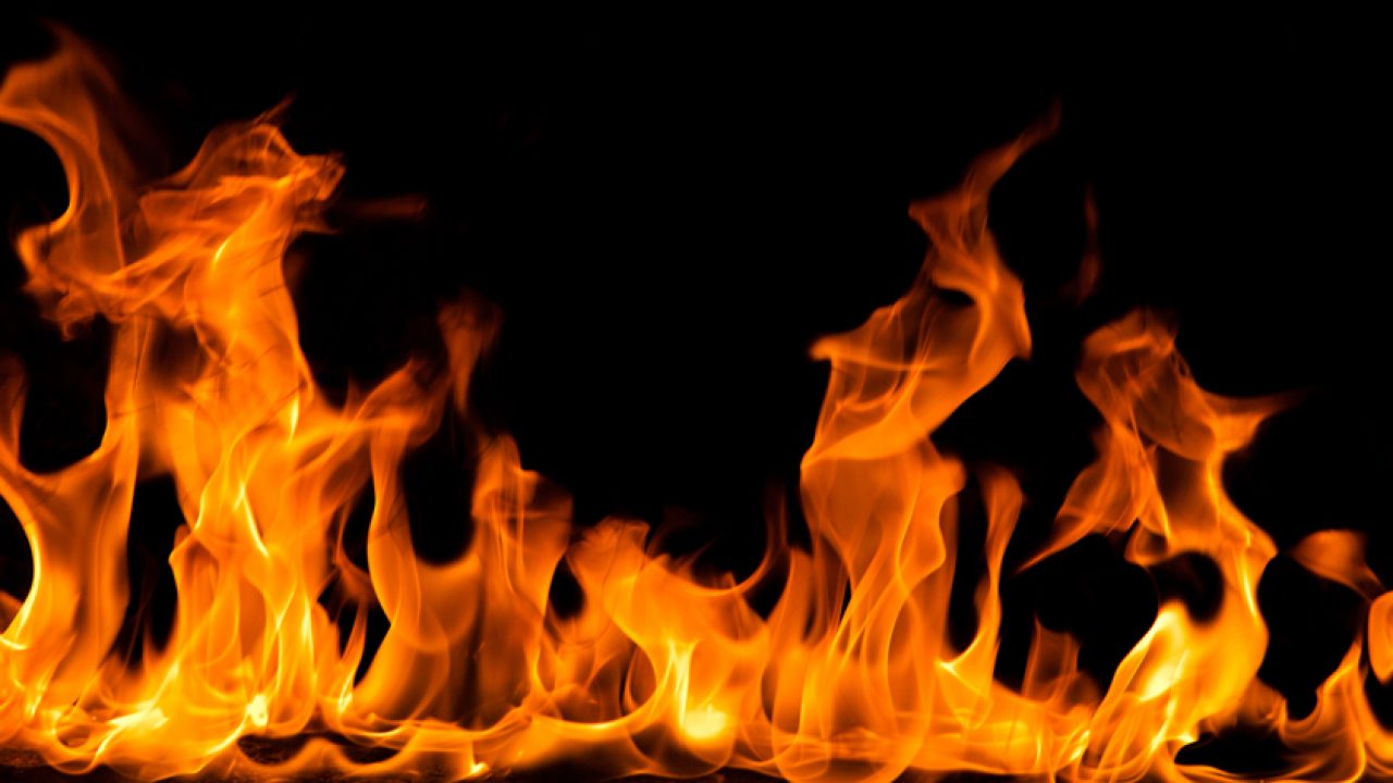  ଥାନା ସାମ୍ନାରେ ନିଜକୁ ଜାଳିଦେଲେ ଯୁବକ