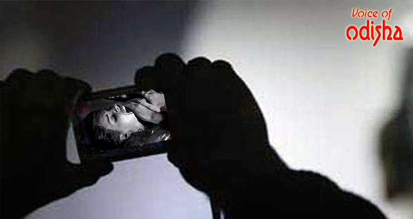 ସ୍ତ୍ରୀକୁ ଦୁଷ୍କର୍ମ , ସ୍ୱାମୀ କଲା ସୁଟିଂ