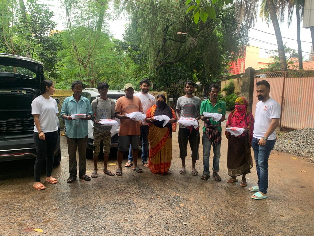 ରାକ୍ଷୀ ପୂର୍ଣ୍ଣିମାରେ ସଫେଇ କର୍ମଚାରୀଙ୍କୁ ଖାଦ୍ୟ ବଂଟନ