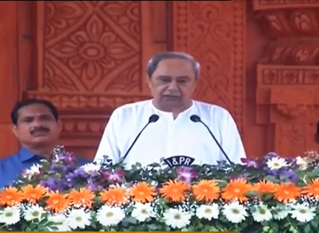 ପ୍ରଦର୍ଶନୀ ପଡିଆରେ ପତାକା ଉତ୍ତୋଳନ କଲେ ମୁଖ୍ୟମନ୍ତ୍ରୀ