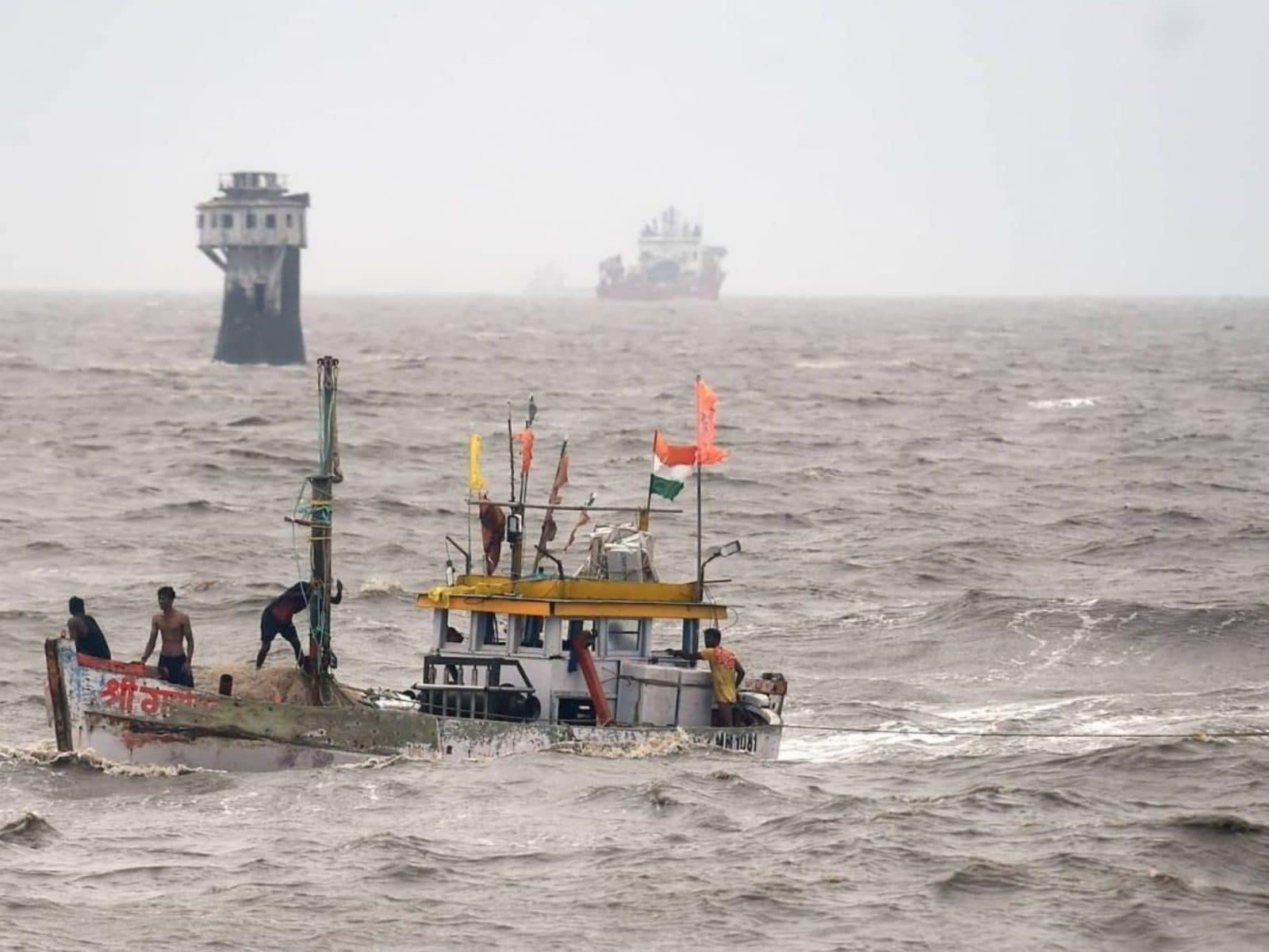 ଅଘଟଣ, ଓଲଟିଲା ଟ୍ରଲର, ୧୮ ମତ୍ସ୍ୟଜୀବୀ ନିଖୋଜ