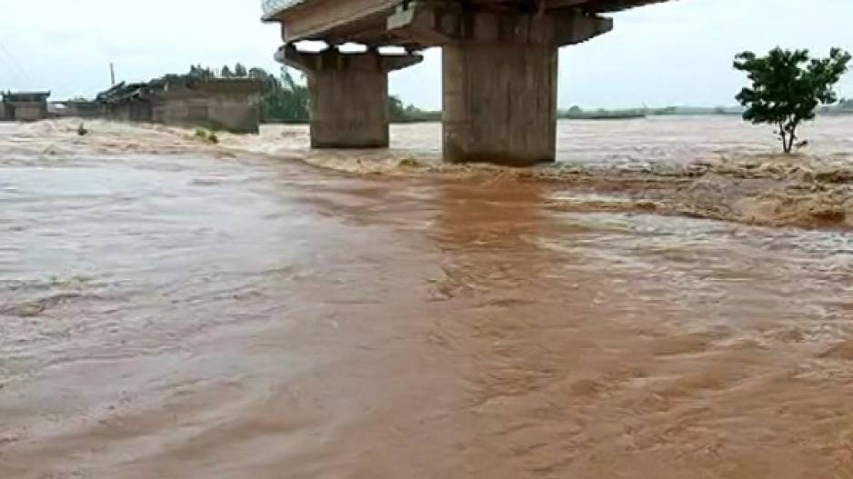  ବିପଦ ସଂକେତ ଉପରେ  ସୁବର୍ଣ୍ଣରେଖା,  ରାଜଘାଟରେ ପିକ୍ ଛୁଇଁବ 