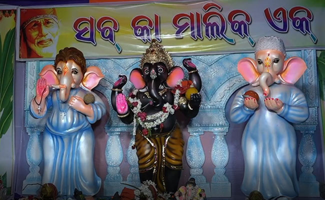 ବିବାଦ, ଗୋଟିଏ ମଣ୍ଡପରେ ପୂଜା ପାଉଛନ୍ତି ୩ଭିନ୍ନ ପ୍ରକାରର ଗଣେଶ