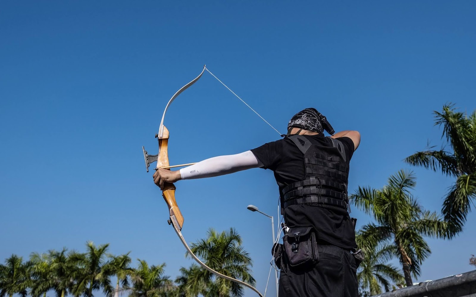 ଯୁବକଙ୍କୁ ତୀର ମାଡ, ପିଠିରେ ପଶିଗଲା ତୀର