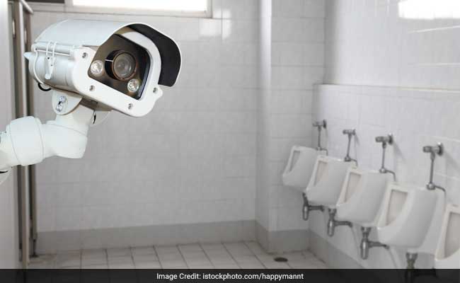 ଏହି ବଡ କମ୍ପାନୀ ଶୌଚାଳୟରେ କ୍ୟାମେରା