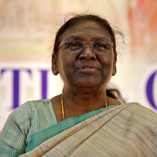 ସୁରକ୍ଷା ପ୍ରୋଟୋକଲ ଭାଙ୍ଗିଲେ ମହାମହିମ ରାଷ୍ଟ୍ରପତି ଦ୍ରୌପଦୀ ମୂର୍ମୁ 