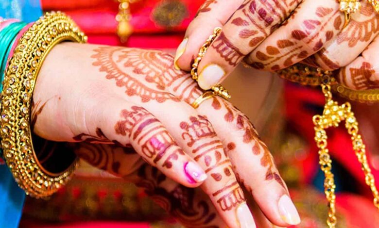 ସର୍ବସମ୍ମୁଖରେ କନ୍ୟାକୁ କିସ୍‌ କରିବା ବରଙ୍କୁ ମହଙ୍ଗା, ବାହାଘର ଭାଙ୍ଗିଦେଲେ କନ୍ୟା