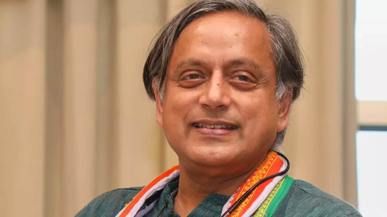 ମୁହଁ ଖୋଲିଲେ ଶଶି ଥରୁର, ଜାଣନ୍ତୁ କ’ଣ କହିଲେ