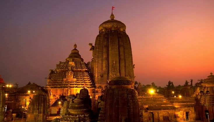 ଦିନସାରା ଖାଡା ଉପାସ ମହାପ୍ରଭୁ ଶ୍ରୀଲିଙ୍ଗରାଜ