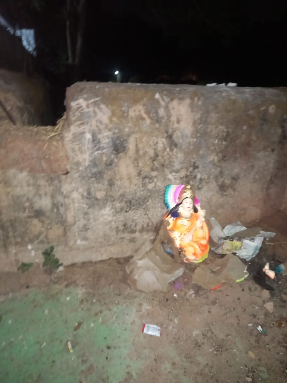 ରାସ୍ତା କଡରେ ମା’ ସରସ୍ୱତୀ