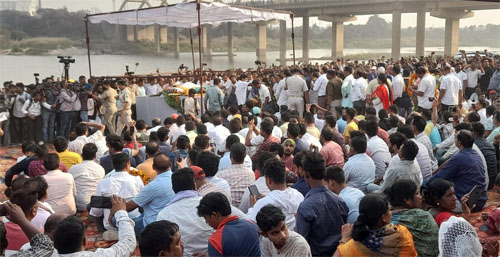 ଝାରସୁଗୁଡ଼ା ଖେରୁଆର୍‌ ଶ୍ମଶାନରେ ଅନ୍ତିମ ସଂସ୍କାର