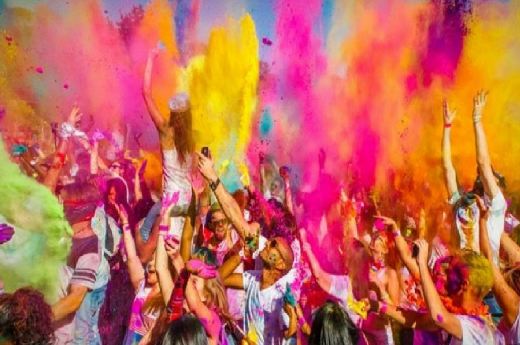 ହୋଲି ପାଇଁ ସାଜସଜ୍ଜା