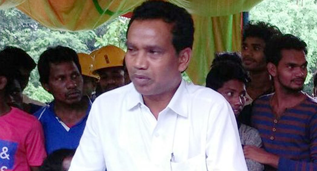 ଲୋକଙ୍କ ସମସ୍ୟା ବୁଝିବାକୁ ୫ କିମି ଚାଲିଲେ ମନ୍ତ୍ରୀ, ବିଧାୟକ