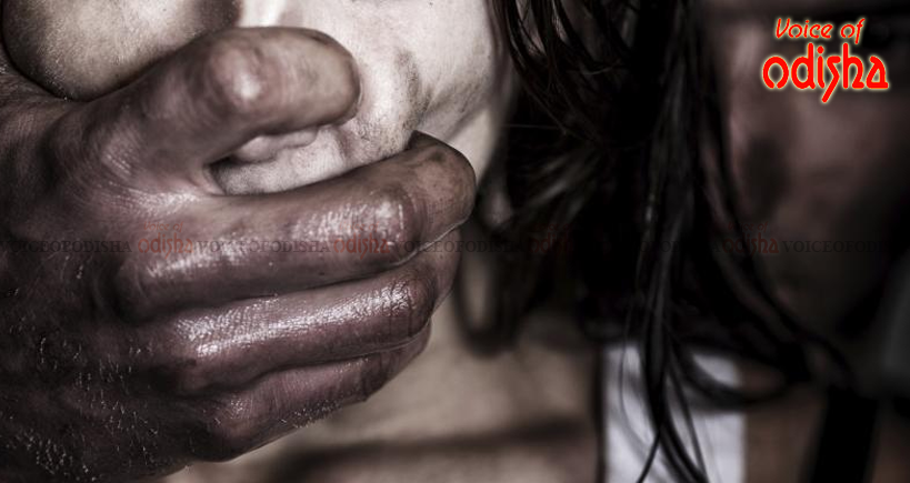 ନାବାଳିକାଙ୍କୁ ଗଣଦୁର୍ଷ୍କମ