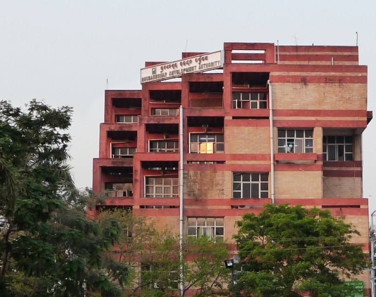 ୧୪ଟି ହସ୍ପିଟାଲ ଓ ସପିଂ ମଲକୁ ନୋଟିସ