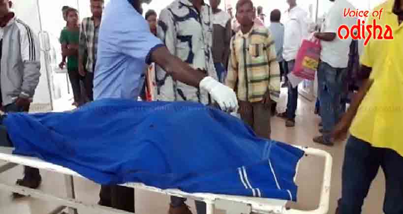 ଚେକିଂ କରୁଥିଲେ, ଚାପି ହୋଇଗଲେ