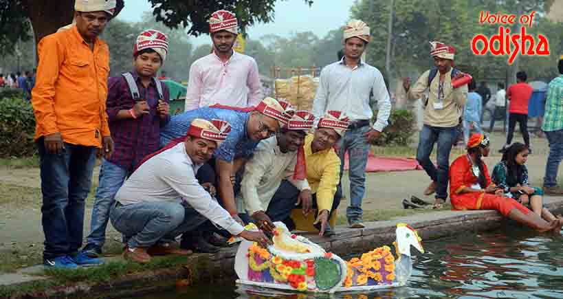 ଦିଲ୍ଲୀର ଇଣ୍ଡିଆ ଗେଟରେ ଶତାଧିକ ଅଣ ଓଡ଼ିଆ ଏବଂ ବିଦେଶୀ ଭସାଇଲେ ବୋଇତ