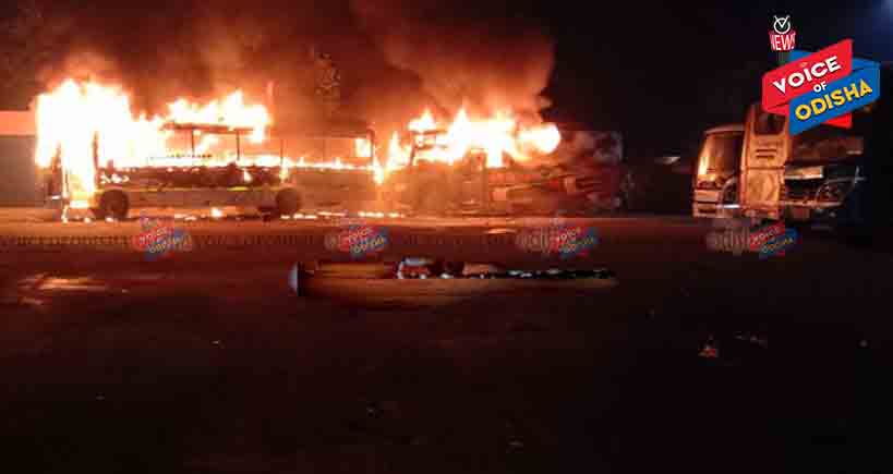  ନିଆଁ ଲାଗି ଜଳିଗଲା ୨ ବସ୍