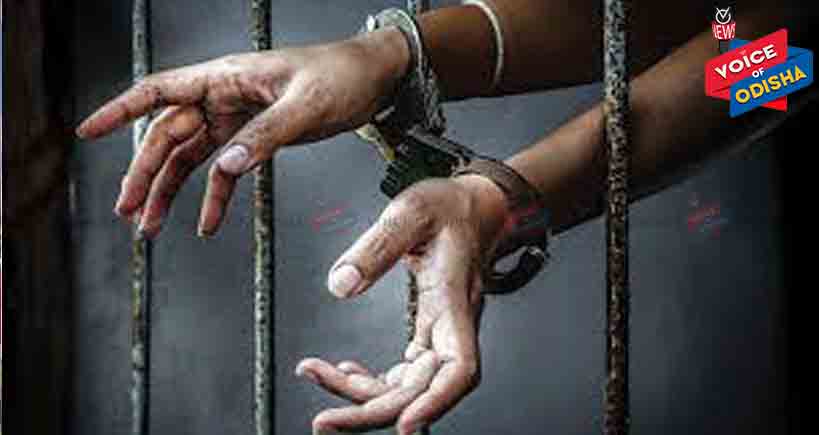 ଅଶ୍ଳିଳ ମେସେଜ ପଠାଇ ବନ୍ଧା ହେଲେ ଯୁବକ