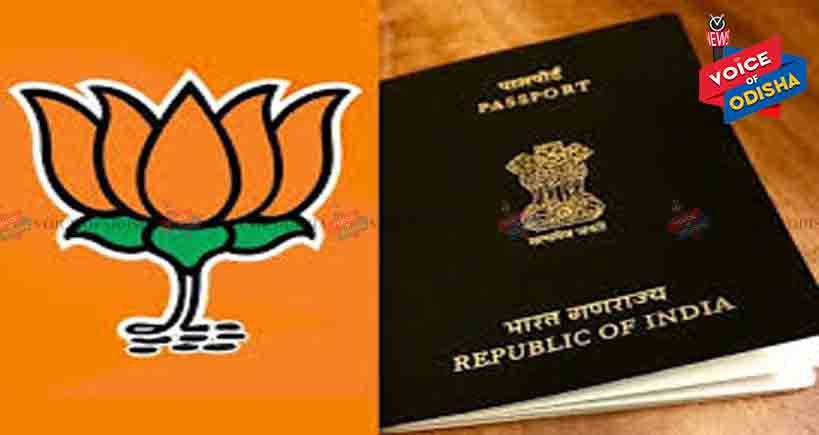 ପାସପୋର୍ଟରେ ଥିବା ପଦ୍ମଫୁଲକୁ ନେଇ ବିବାଦ 