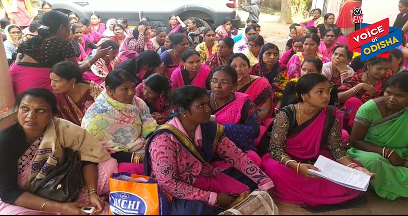 ମେଟ୍ରୋନଙ୍କୁ କାର୍ଯ୍ୟରୁ ନିଲମ୍ବନ ପ୍ରତିବାଦରେ  ଧାରଣା 