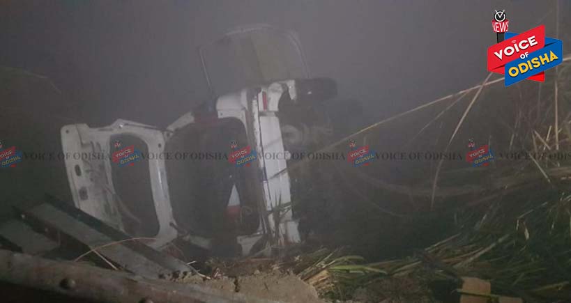 କେନାଲକୁ କାର୍ ଖସି ୬ ମୃତ, ୫ ଗୁରୁତର