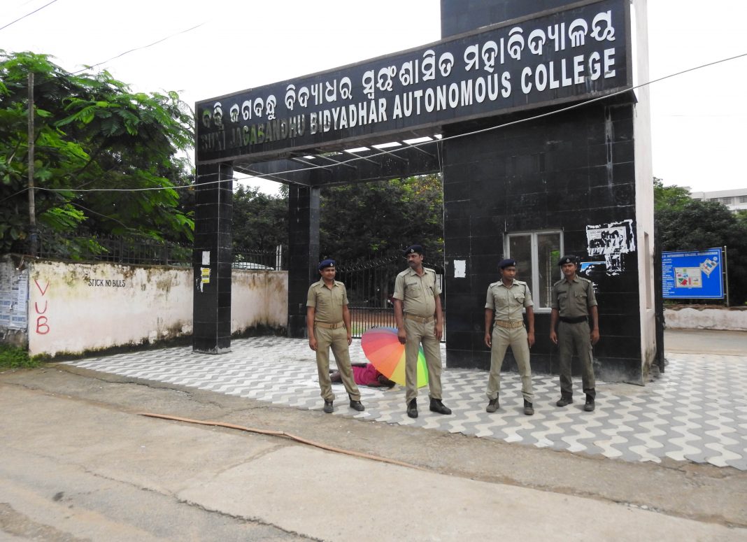 ଅଧକ୍ଷଙ୍କ ଅଭିଯୋଗ, ଆନେ୍ଦାଳନ ପଛରେ ଅଧ୍ୟାପକ