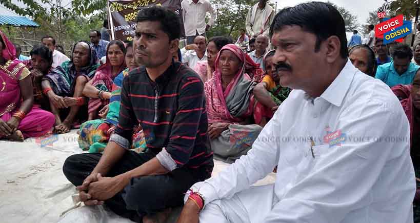 ଓଡିଶା କେନ୍ଦୁପତ୍ର କର୍ମଚାରୀଙ୍କ ରାସ୍ତା ରୋକ ।