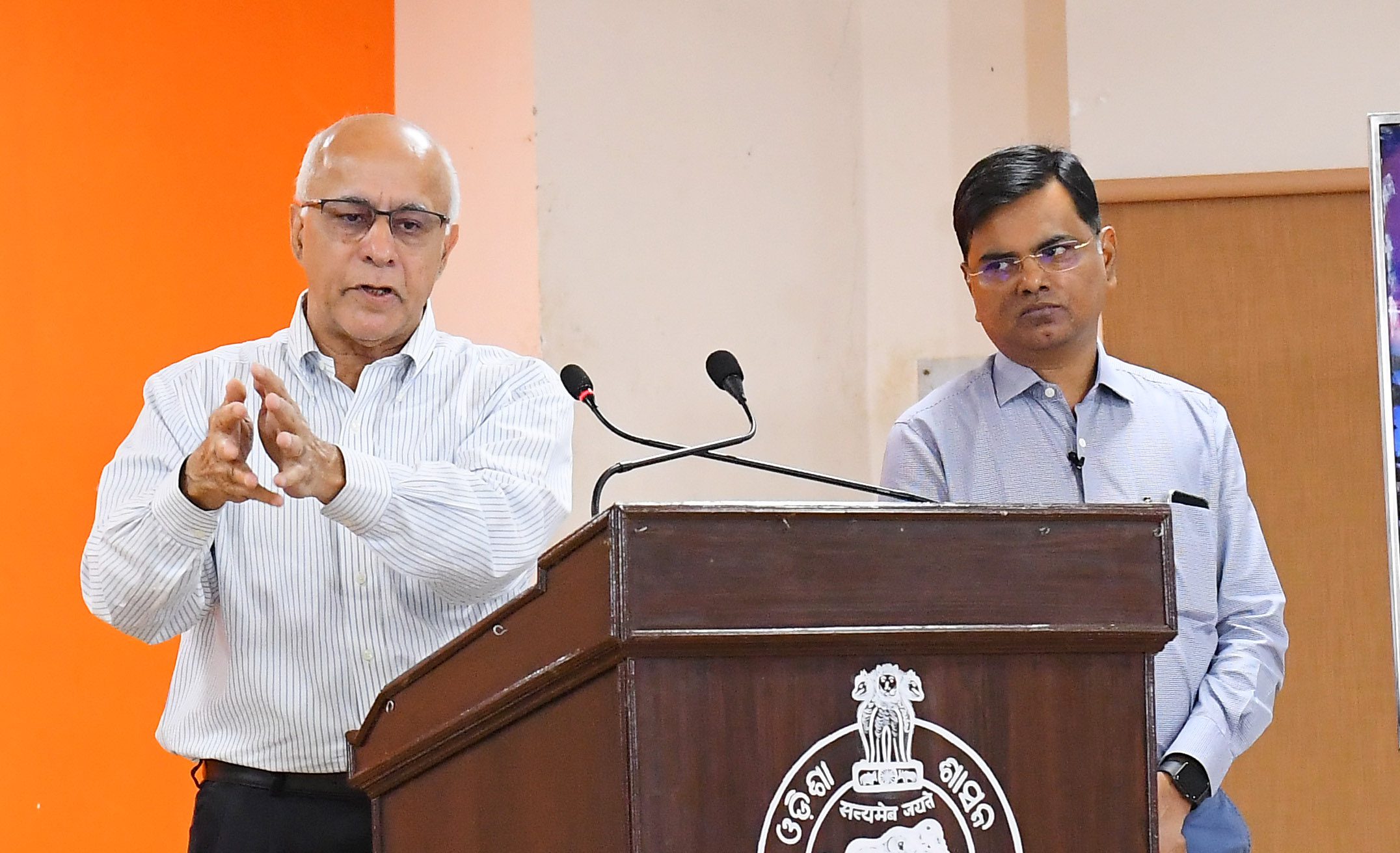 ବାର ଓ କଫି ସପ୍ ବନ୍ଦ ।