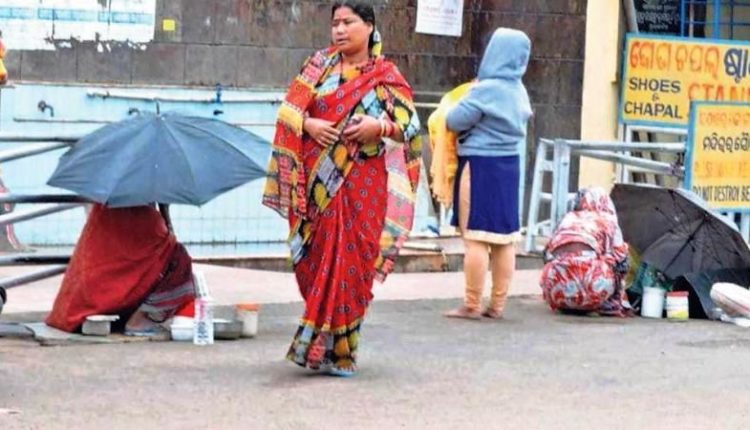 ଭିକ୍ଷୁକ ହେଲେ ସଚେତନ: ମାସ୍କ ପିନ୍ଧି କଲେ ଭିକ୍ଷା ବୃତ୍ତି