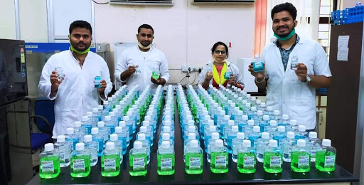 କରୋନା ମୁକାବିଲା ପାଇଁ ସାନିଟାଇଜର ପ୍ରସ୍ତୁତ କଲେ ସୋଆ ଗବେଷକ |