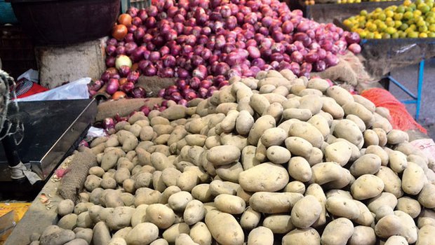 ଅତ୍ୟାବଶ୍ୟକୀୟ ସାମଗ୍ରୀରୁ ବାଦ ପଡିଲା ପିଆଜ ଓ ଆଳୁ