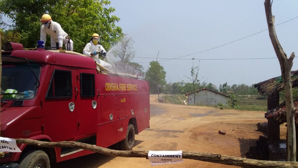 ପଙ୍ଗପାଳକୁ ମାରିବ ଅଗ୍ନିଶମ ବିଭାଗ