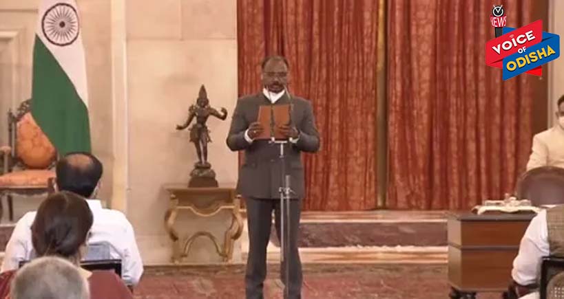 ସିଏଜି ଭାବରେ ଶପଥ ଗ୍ରହଣ କଲେ ଗୀରିଶ ମୁର୍ମୁ