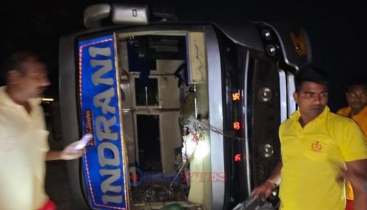 Bus overturns in Mayurbhanj; 25 injured, 4 critical