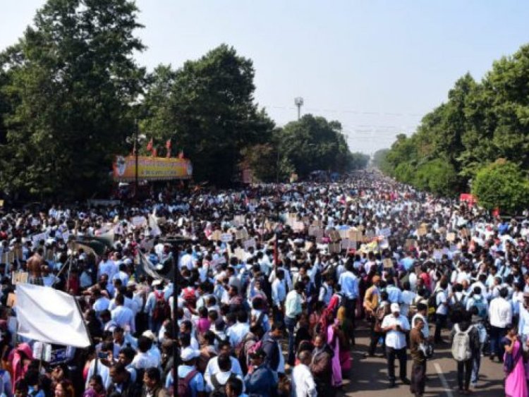 ରାଜଧାନୀରେ ପ୍ରାଥମିକ ଶିକ୍ଷକଙ୍କ ଧାରଣା ପାଇଁ ଅନୁମତି ଦେଲାନି ପୋଲିସ