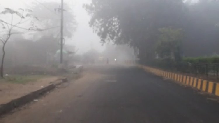 Dense fog envelopes Bhubaneswar; vehicular movement affected