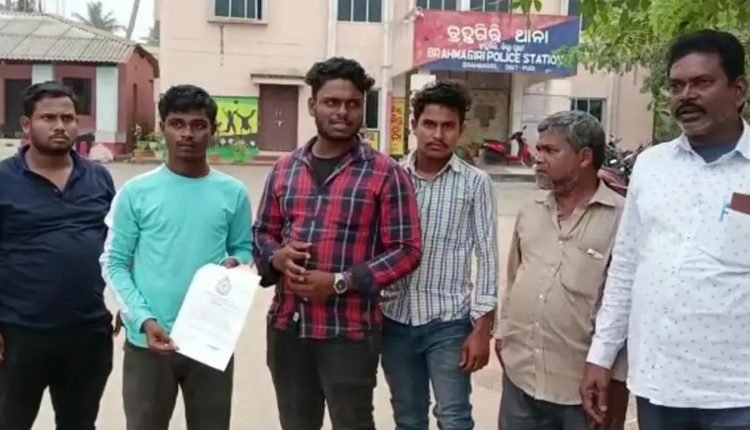 Two arrested in Puri for duping youth on false Job promise