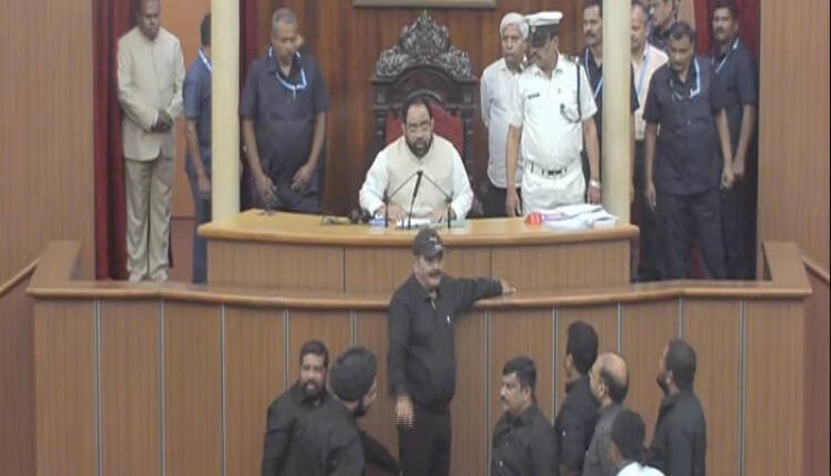 କଳା ପୋଷାକ ପିନ୍ଧି ବିଧାନସଭା ଆସିଲେ କଂଗ୍ରେସ ବିଧାୟକ