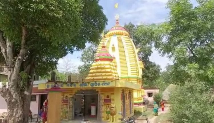 8 injured as Bee Attack devotee During Akshaya Tritiya Ritual In Temple