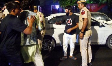 କୁସ୍ତିଯୋଦ୍ଧାଙ୍କୁ ତଡ଼ିଲା ଦିଲ୍ଲୀ ପୁଲିସ