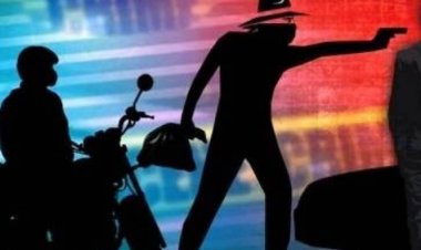 ପୁଲିସ ମୁଣ୍ଡରେ ବନ୍ଧୁକ