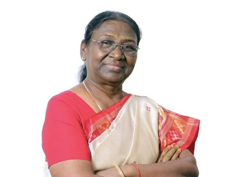 ମହାମହିମଙ୍କ ହେଲିକପ୍ଟରରେ ବସି ଫଟୋ ଉଠାଇଲେ ଫାର୍ମାସିଷ୍ଟ, ହେଲେ ସସ୍‌ପେଣ୍ଡ୍