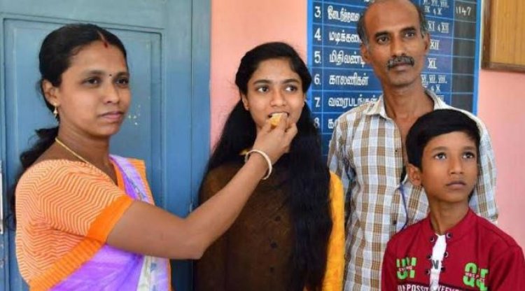 ଶ୍ରମିକ ବାପାର ନାଁ ରଖିଲା ଝିଅ, ଦ୍ବାଦଶ ଶ୍ରେଣୀ ପରୀକ୍ଷାରେ ୬୦୦ରୁ ୬୦୦ ନମ୍ବର